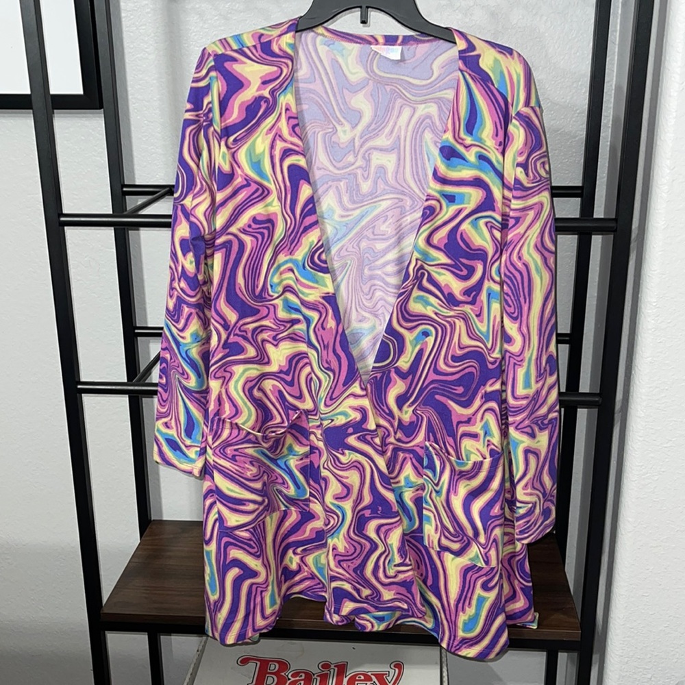Super fun LuLaRoe size L cardigan!